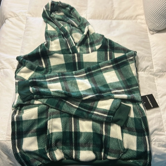 Juniors' Harper & Ivy Faux Fur Popover Hoodie size: large NWT - Picture 2 of 4